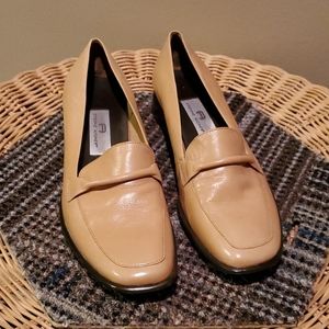 Etienne Aigner Slip on flat / loafer